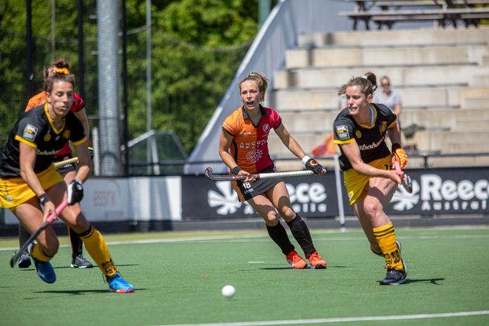 Lisa Post en Trijntje Beljaars van Oranje-Rood naar SCHC | Hockey | ed.nl