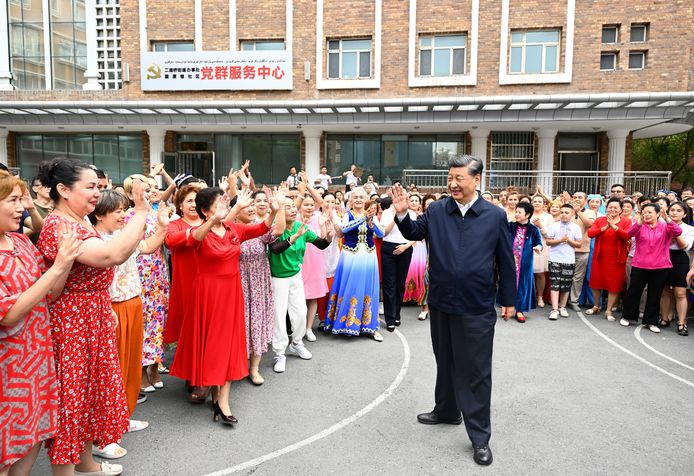 Xi Jinping bezoekt Xinjiang.