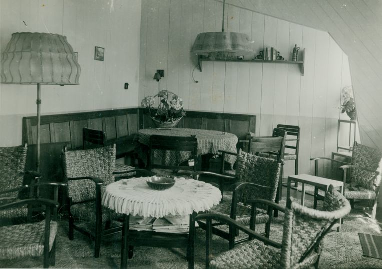 Het toenmalige interieur van het vakantiehuis, nu nagebouwd voor de tentoonstelling in het Fries Verzetsmuseum. Beeld Fries Verzetsmuseum