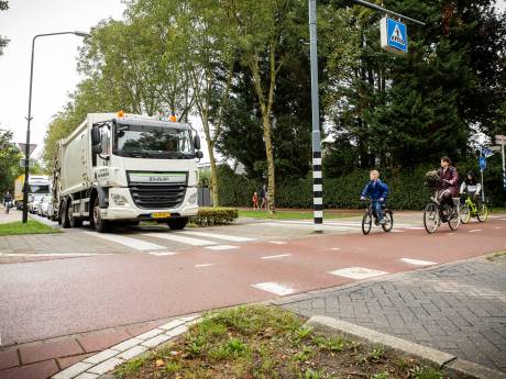 Stoplichten, drempels of tóch de voorrang andersom op Beuningse kruising? ‘Er komen hier drie ambulances per maand’