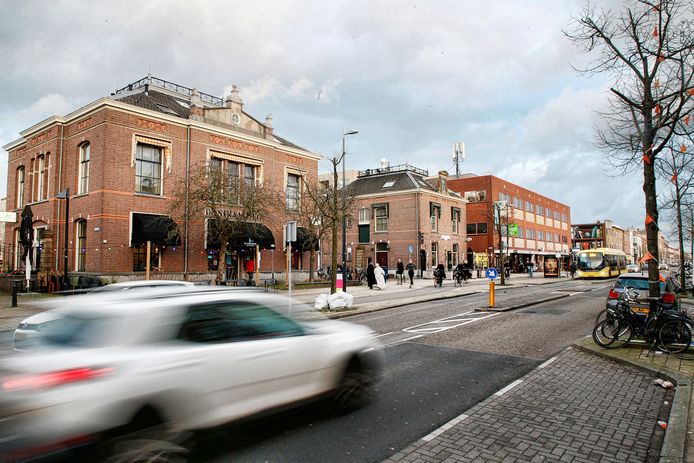 Nu scheuren  auto’s en bussen nog met een snelheid van 50 km per uur over de Amsterdamsestraatweg, maar daarin komt binnenkort verandering.