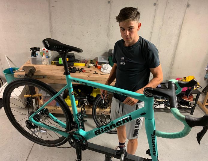 Van Aert Last Trainingspauze In En Helpt Vrouw Sarah In Het Huishouden Wout Vraagt Continu Waar Staat Dit Waar Vind Ik Dat Wielrennen Hln Be