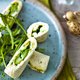 Groen op het bord: rouleaux van groene asper​ges met basilicum