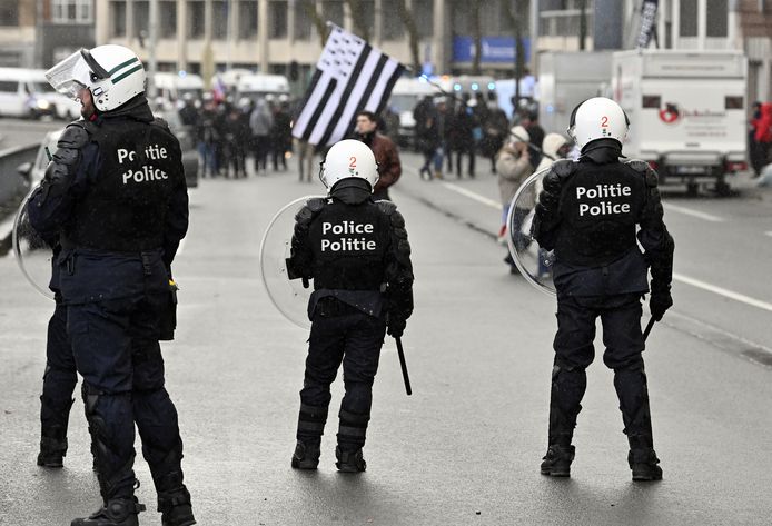 Politieagenten met kogelwerende vesten tijdens een protest in Brussel eerder deze maand.