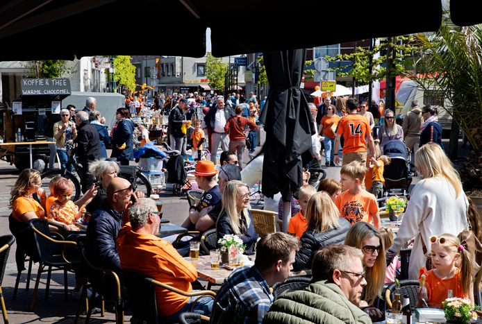 Koningsdag in het centrum van Budel.