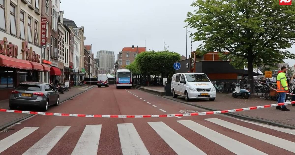 Kind overleden na aanrijding met bus in Leiden: ‘Het was dramatisch op het plein’.