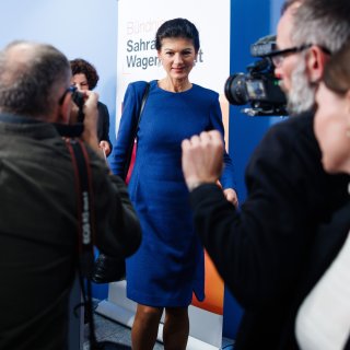 Duitse electorale steek­vlam Wagenknecht doet stap terug, maar bereidt zich voor op comeback