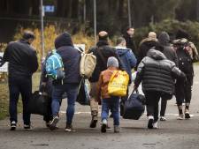 Zeventig asielzoekers stappen donderdag aan boord van riviercruiseschip in Vlaardingen