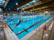 Water in zwembad de Warande in Oosterhout stukje kouder vanwege energieprijs