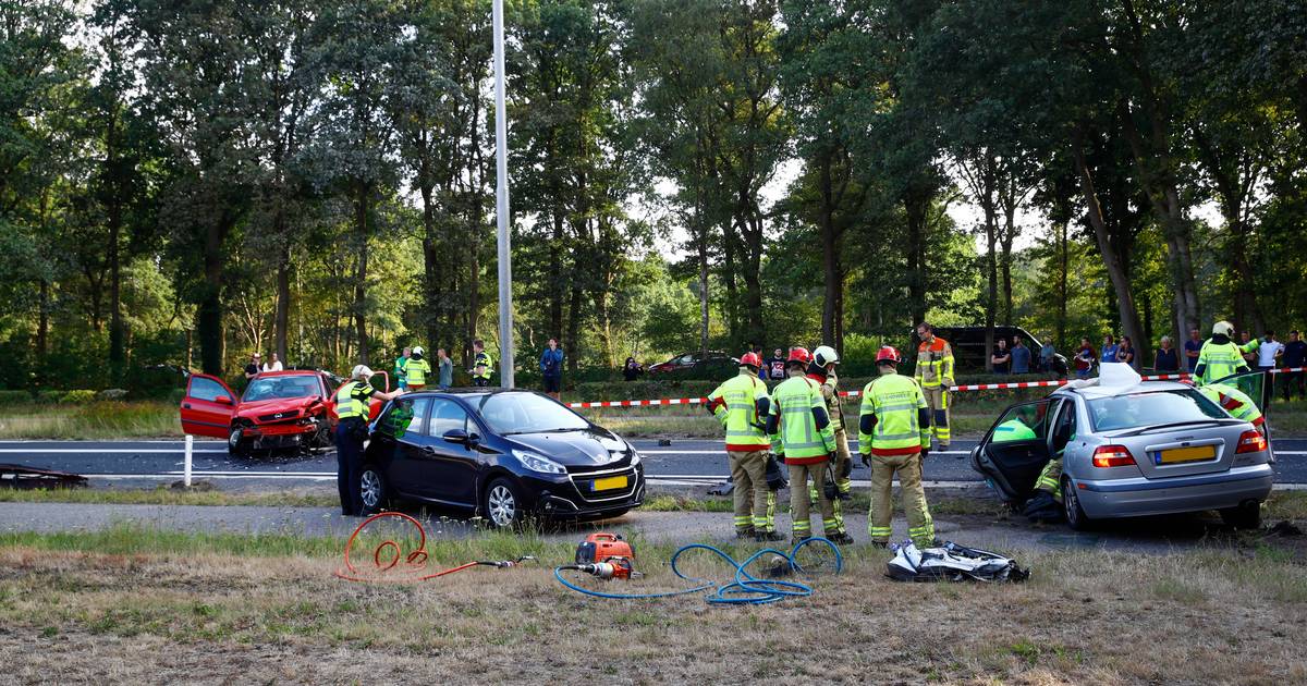 Meerdere gewonden bij aanrijding met 3 auto’s tussen ’t Harde en Elburg.