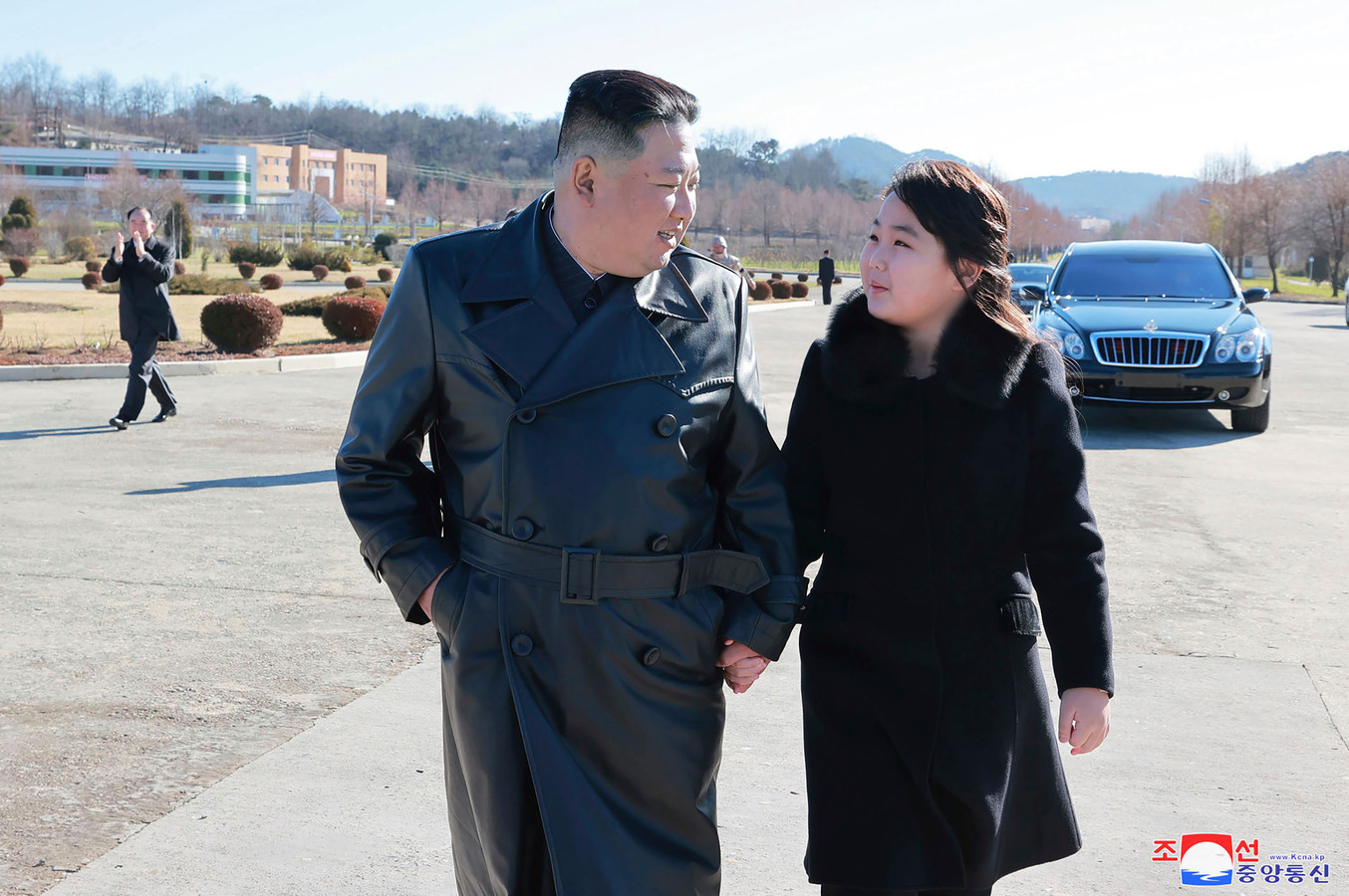 Kim Jong Un aux côtés de sa fille.