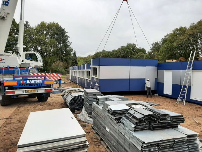 Bij de Reggesteyn-vestiging aan de Willem de Clercqstraat ontstaat langzaam maar zeker een tijdelijke ‘school’, waar begin 2022 alle leerlingen en medewerkers van de Noetselerbergweg worden ondergebracht.