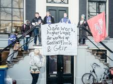 Protest flitskoeriers: ‘Wij moeten overal op tijd zijn, maar de salarissen zijn dat niet’
