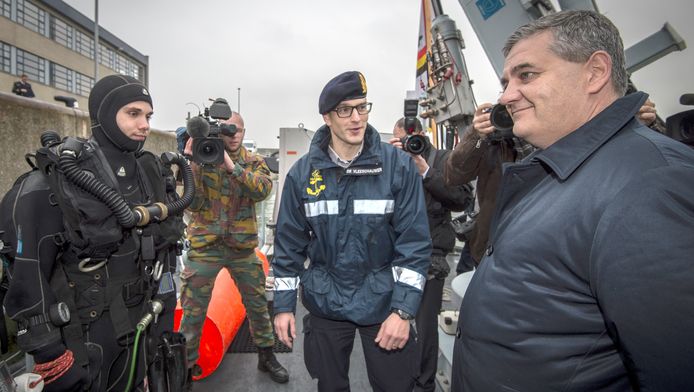 Defensieminister Steven Vandeput (N-VA) bezocht in december 2014 de marinebasis van Zeebrugge.