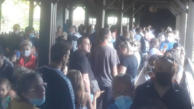 Moeder bezorgd na bezoek Walibi: "Coronaregels niet gerespecteerd"
