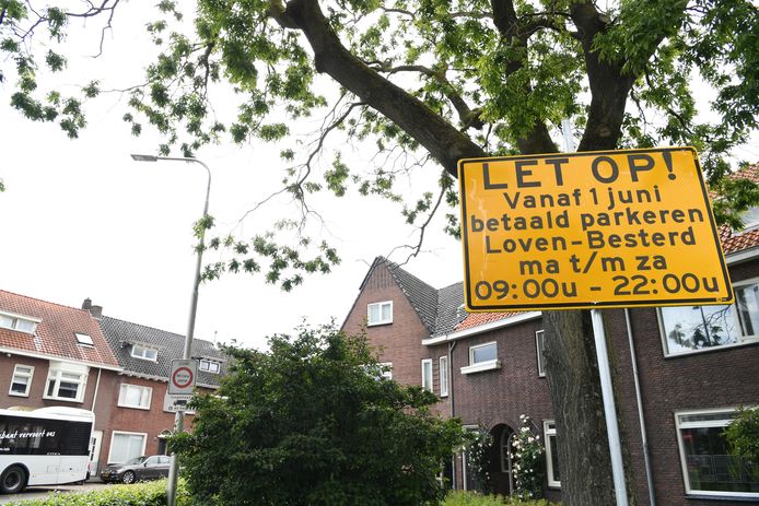Vanaf woensdag geldt het vergunningparkeren in een deel van Groeseind-Hoefstraat en Loven-Besterd. Om zo de parkeeroverlast in te dammen.