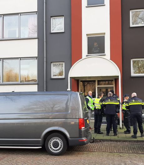 Man (22) overleden bij steekincident in Almelo, verdachte aangehouden