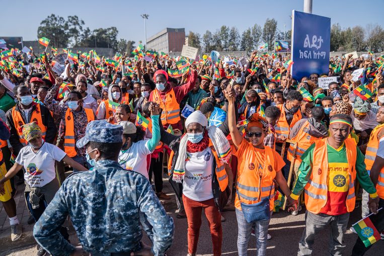 In november demonstreerden Ethiopiërs in Addis Abeba om de regering te steunen in haar strijd tegen het Oromo Bevrijdingsfront en het Tigray Volksbevrijdingsfront. Beeld EPA