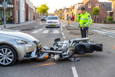 Motorrijder gewond bij botsing met auto in Made