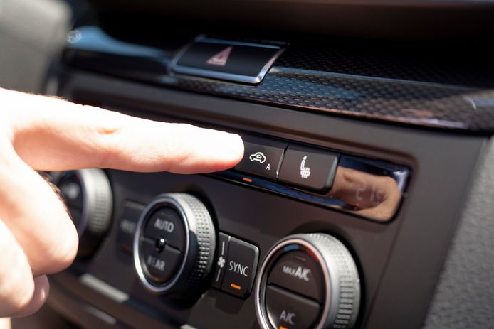 Veel automobilisten gebruiken de recirculatiestand niet wanneer ze bij het wegrijden de airconditioning aanzetten.