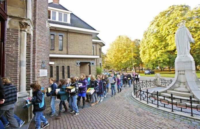 Heel Den Hout doet aan Allerzielen Oosterhout bndestem.nl