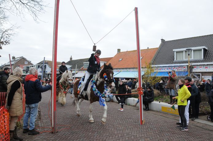 Het was weer genieten: Paarden en kinderen bij straô Renesse stralen ...