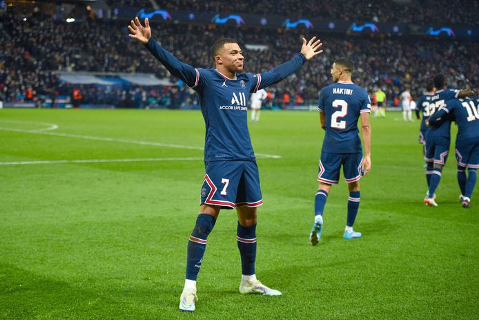 Kylian Mbappé viert zijn winnende goal tegen Real Madrid.