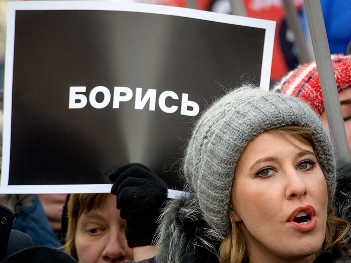 Ksenia Sobtsjak tijdens een protestactie van de oppositie