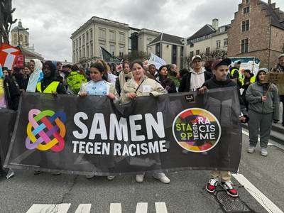 Honderden mensen voeren actie in Brussel tegen racisme: “Verdelen onze samenleving in eerste- en tweederangsburgers”