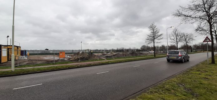 Langs het Spectrum in Roosendaal wordt gewerkt aan een nieuw pand voor De Wild BV.