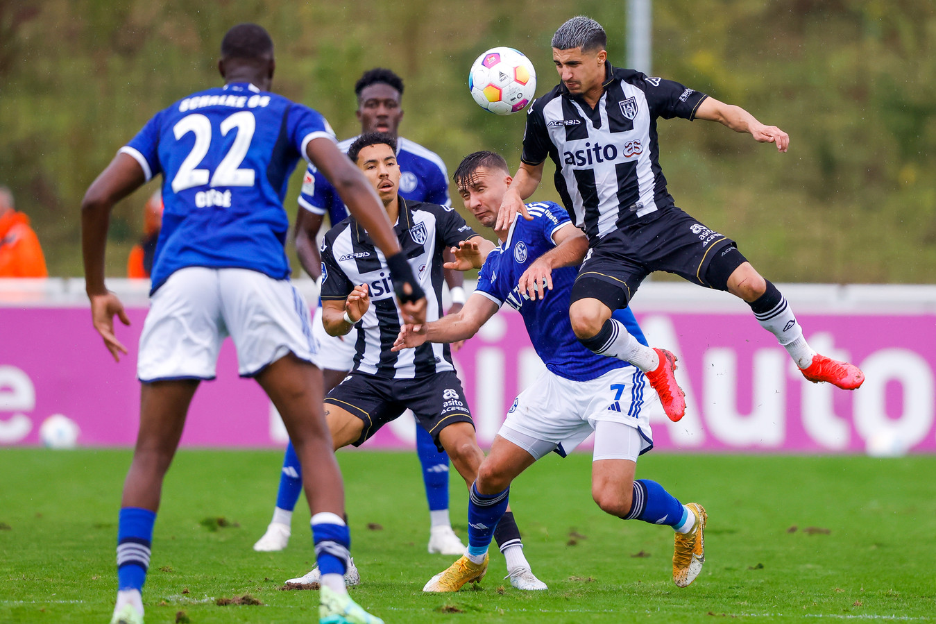 Dubbel verlies voor Heracles bij Schalke04; oefenduel verloren en zware