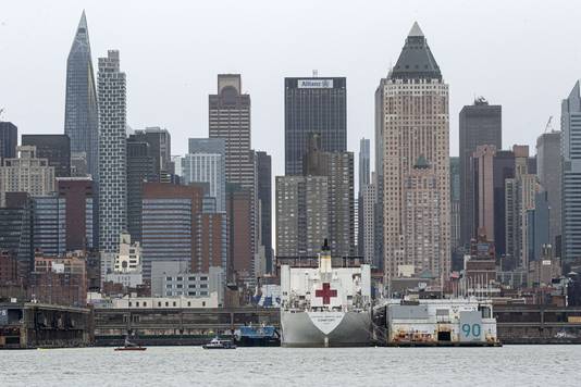 Een militair hospitaal op een boot moet de overbevolkte ziekenhuizen in New York helpen om patiënten op te vangen.