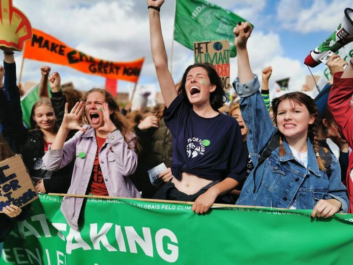 Fridays For Future loopt vrijdag 29 november een mars door Zwolle. De jongeren- en klimaatbeweging wil hiermee 'de politiek wakker schudden'.