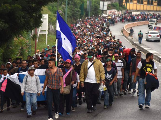 Trump steeds woester om migrantenmars die richting VS trekt: “Ik sluit de grens met Mexico!”