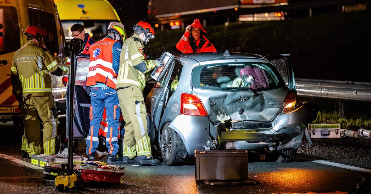 Vakantie eindigt in drama bij Moergestel: drie inzittenden bekneld in auto door A58-botsing.