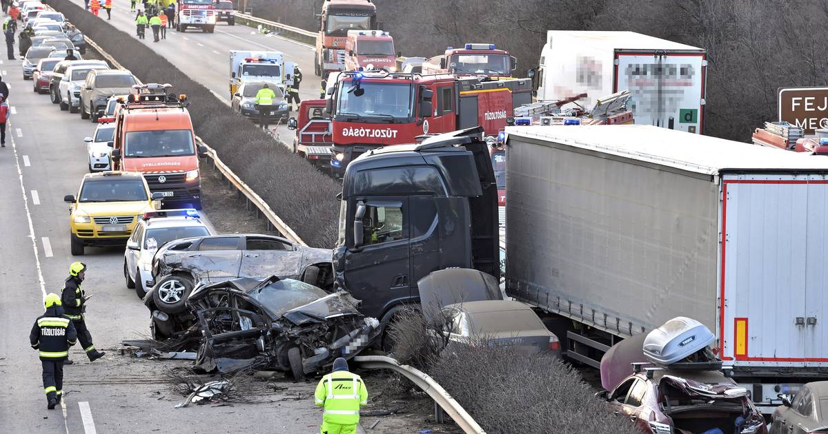 More than 40 vehicles involved in a horror accident in Hungary, and half of them caught fire |  outside