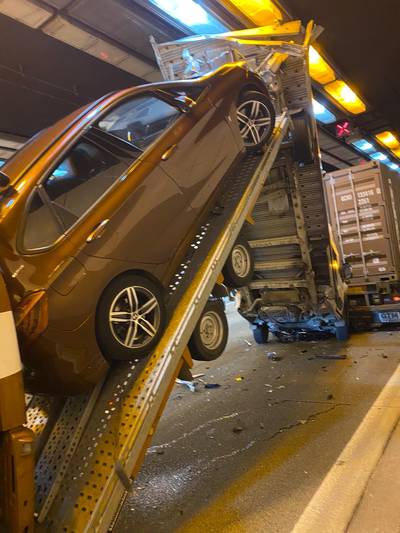 Opnieuw ongeval met 3 vrachtwagens in Kennedytunnel: grote verkeerschaos op de Antwerpse ring richting Gent