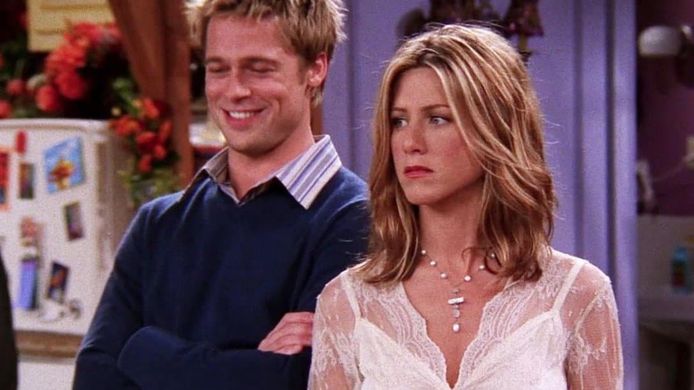 Jennifer Aniston met Brad Pitt in 'Friends'.