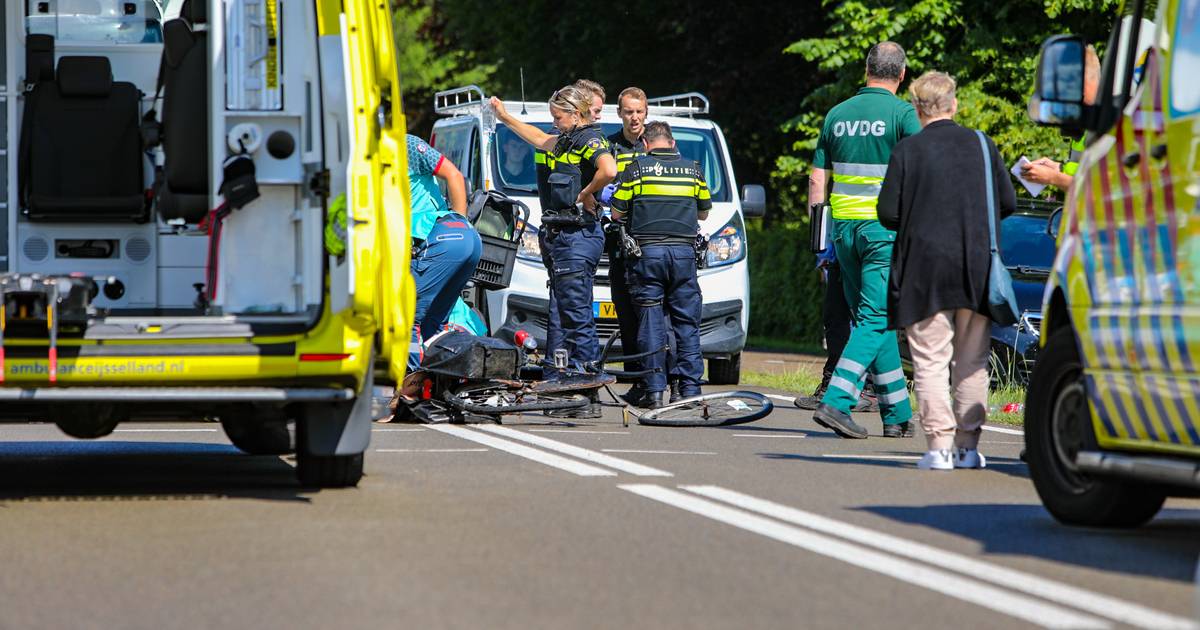 Ernstig ongeval met fietser in Wilp, Molenallee compleet afgesloten.