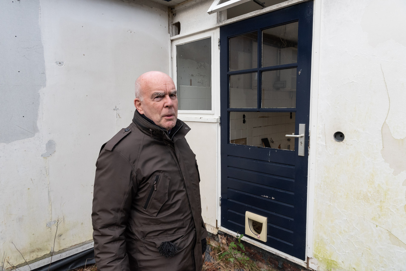 Plots stond Mike (71) met vrouw en twee kinderen op straat ‘Mijn