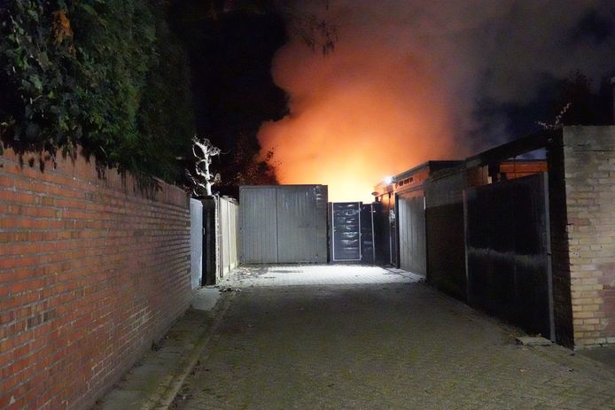 Brand aan de Willemstraat in Oosterhout snel onder controle.
