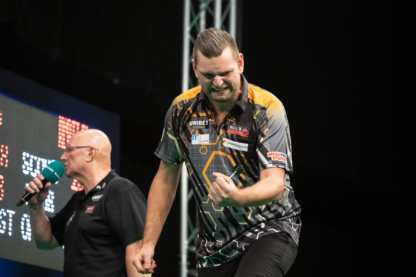 Martijn Kleermaker speelt op het WK Darts tegen John Michael.