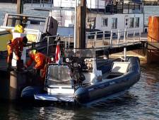 Daar is ’ie dan eindelijk: de politieboot voor de haven van Moerdijk