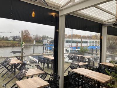 Oekraïners lachen om de ‘kou’ in Lage Zwaluwe: ‘Haha, dit is niet koud!’