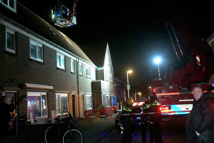 De brandweer kwam met een hoogwerker ter plaatse.