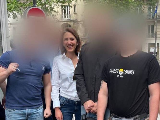 La candidate macroniste aux européennes prise en photo avec des suprémacistes blancs