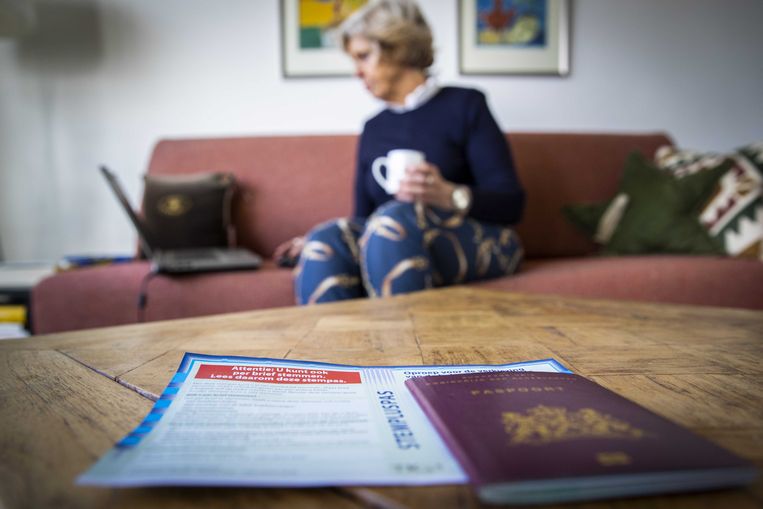 2,4 miljoen Nederlanders mogen per post stemmen voor de Tweede Kamer