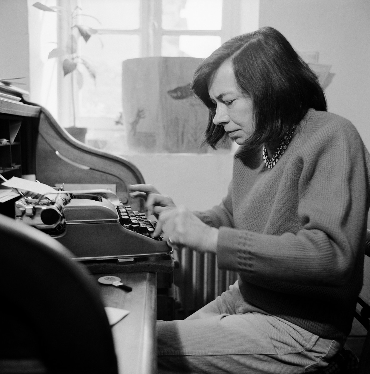 Patricia Highsmith thuis in Montmachoux, in de buurt van Parijs. Beeld Sygma via Getty Images