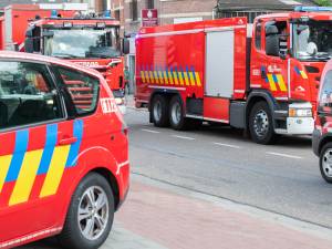 Brandweer rukt uit voor woningbrand in de Golfstraat: “Twee personen geëvacueerd”