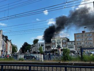 Politie ontdekt per toeval brand in handelspand in de buurt van het station van Lier